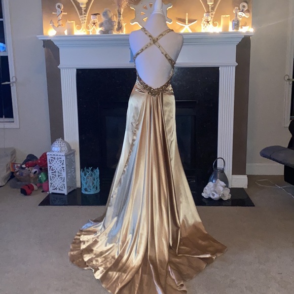 Absolutely positively gorgeous gold gown - Picture 4 of 6